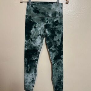 Lululemon align women’s green and white marble leggings